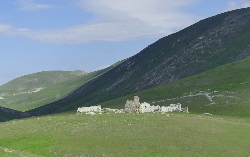 Orchidee a Campo Imperatore tra Medioevo e wilderness  primavera 2023